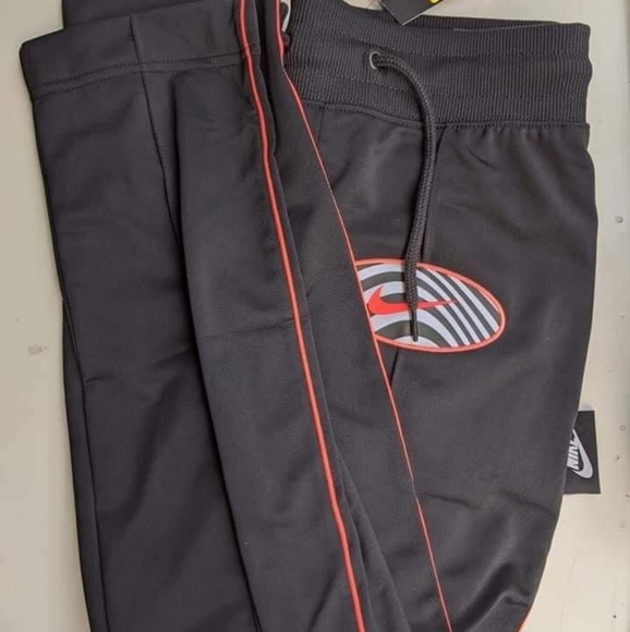 Nike suit - Picture 7 of 8